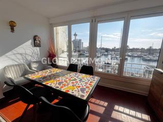 Studio  Carrer port grec. Amplio estudio con vistas al canal en empuriabrava