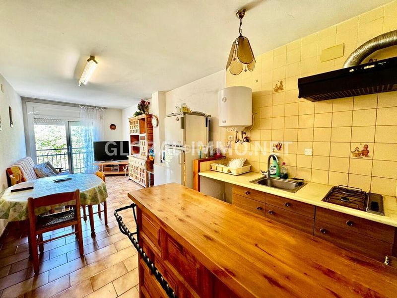 Foto 1334b817-3fce-4d04-8be5-033bd0d20245. Apartament a Centre Roses