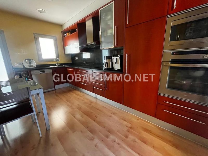 Foto bdf80cef-9d44-42a9-8efd-1b9351d9048b. Apartament amb aparcament a Centre Roses