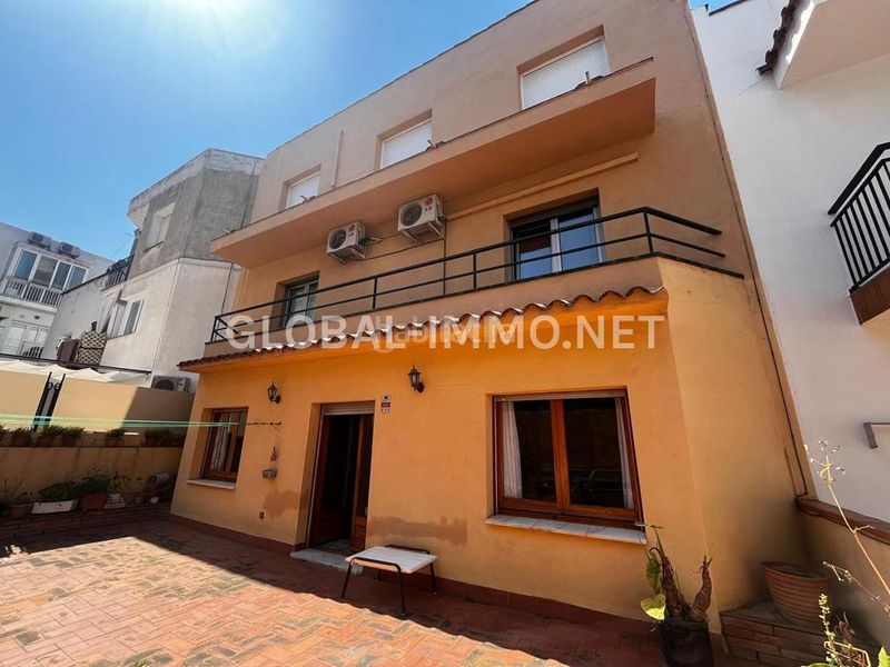 Foto cea1d8dc-06d8-4c22-9186-c778d428fbe5. Apartament amb aparcament a Centre Roses