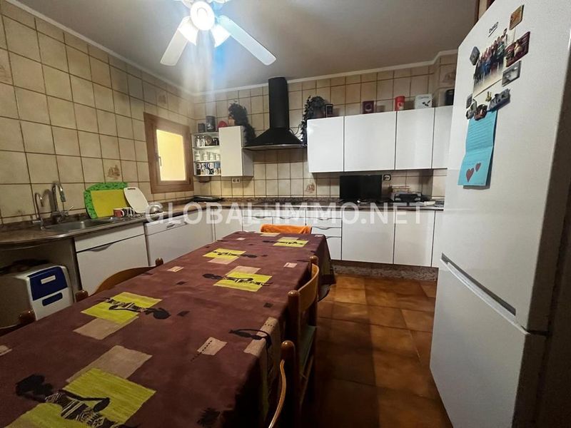 Foto e89753ba-87d2-42dc-a631-8c1d709aa3c8. Apartament amb aparcament a Centre Roses