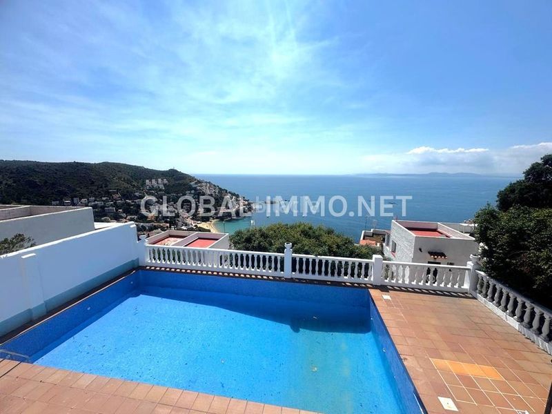Foto 1537fa51-1bd8-4484-b150-2f6dc8f89fab. Xalet amb piscina a Puig Rom-Canyelles-Almadrava Roses