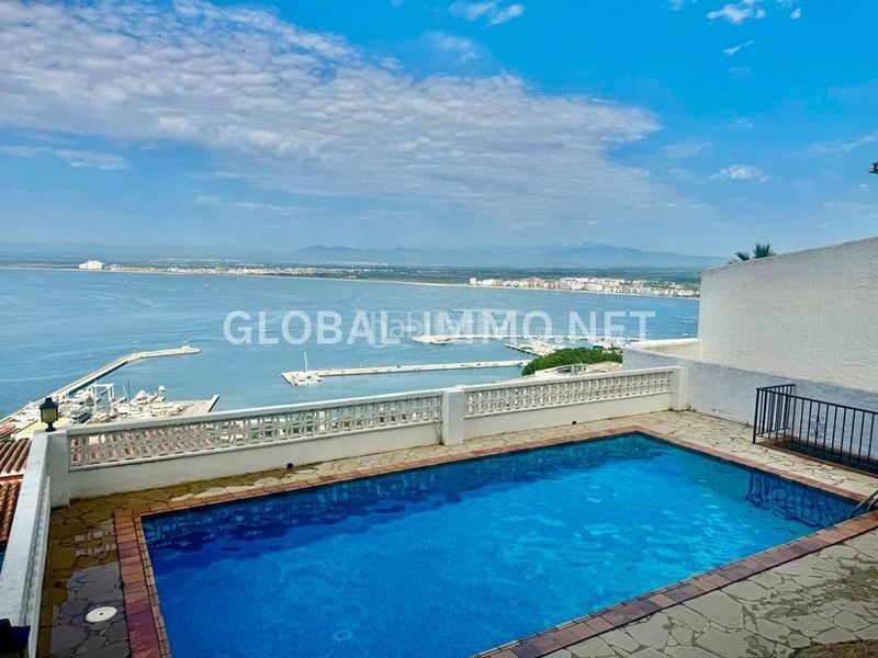 Foto 00af60b8-4162-41b6-91f3-154067e875c5. Apartament amb calefacció aparcament piscina a Puig Rom-Canyelles-Almadrava Roses