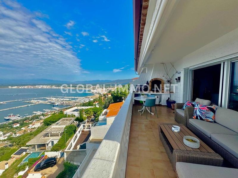 Foto 58b7c036-f819-4fec-8759-a626a6f79397. Apartament amb calefacció aparcament piscina a Puig Rom-Canyelles-Almadrava Roses