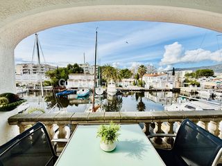 Apartamento  Carrer cala fonda. Apartamento con vistas al canal, licencia turística, amarre y ap