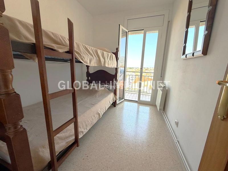 Foto 2d754ece-9ce2-4649-ad5f-e8e529d55a4e. Apartament amb calefacció a Centre Roses