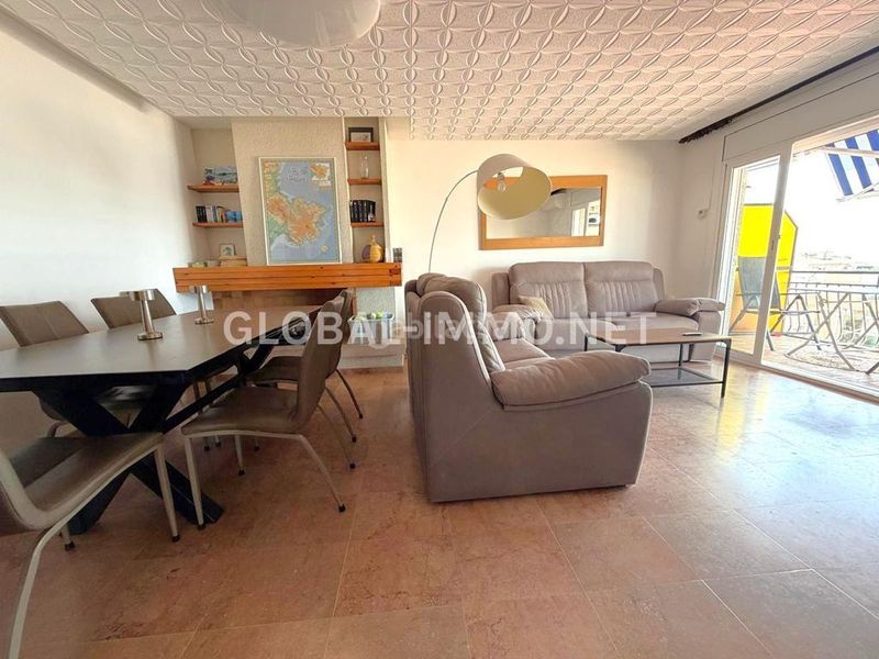 Foto b902d91e-df2d-4a26-a6de-0552819fff5d. Apartament amb calefacció a Centre Roses
