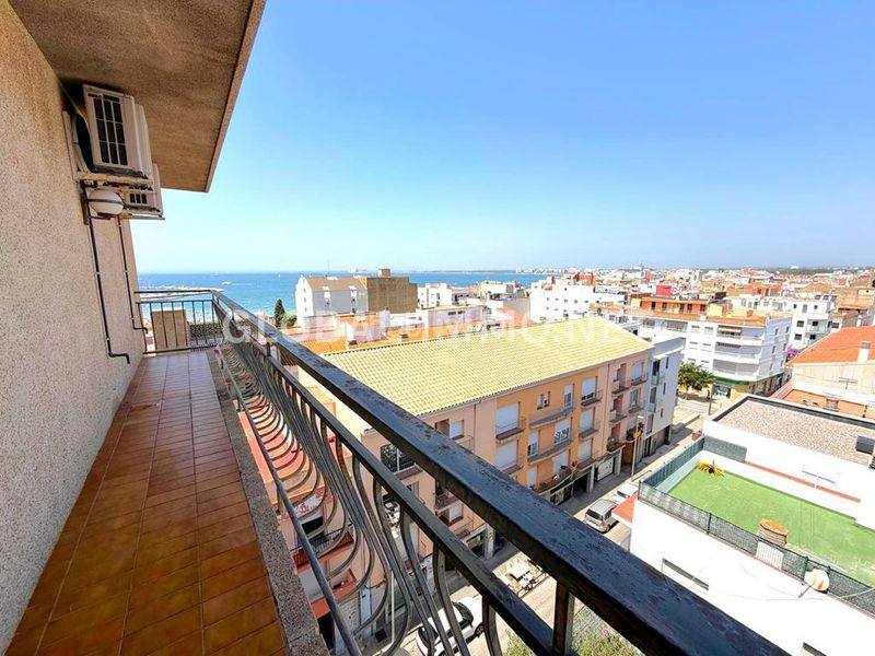 Foto fbc87464-b909-4b69-84f4-6b3ea81fa0dd. Apartament amb calefacció a Centre Roses