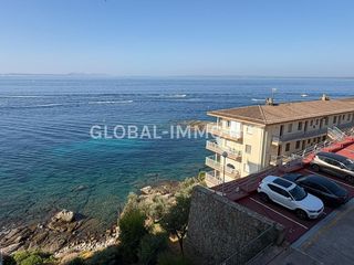 Apartament  Carretera canyelles. Piso primera linea, vista mar, piscina, roses