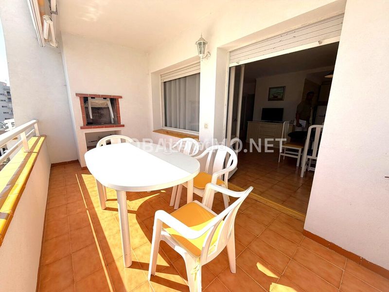 Foto c00cbfe2-9d36-4f82-a7fb-fdefe8402423. Apartament amb piscina a Puig Rom-Canyelles-Almadrava Roses