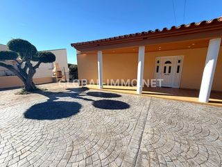 Xalet  Carrer garbi. Encantadora casa familiar de 3 dormitorios con amplio terreno  p