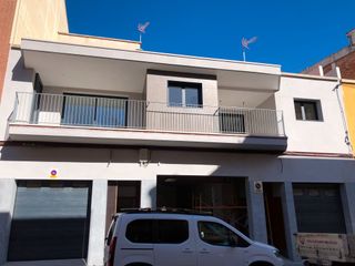 Casa  Carrer de catalunya. Moderna casa de obra nueva en sant pere