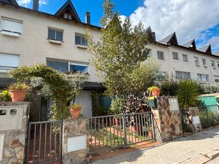 Doppelhaus  Carrer pintor sorolla. Magnifica casa con jardín y única en la zona por su espectacular