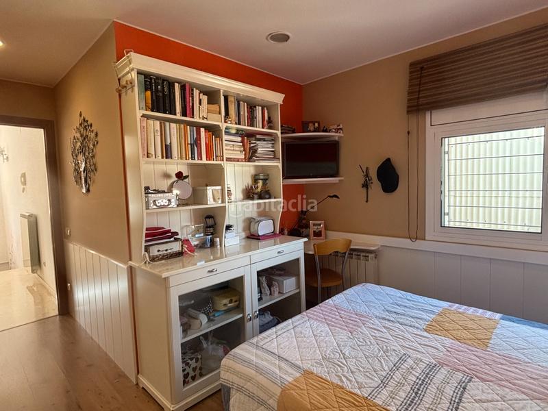 Foto 8a2f69a8-6b80-468e-bc49-f7418e74f54d. Dúplex impecable duplex en el corazón de pere parres a dos minutos del centro con parquing incluido en Terrassa
