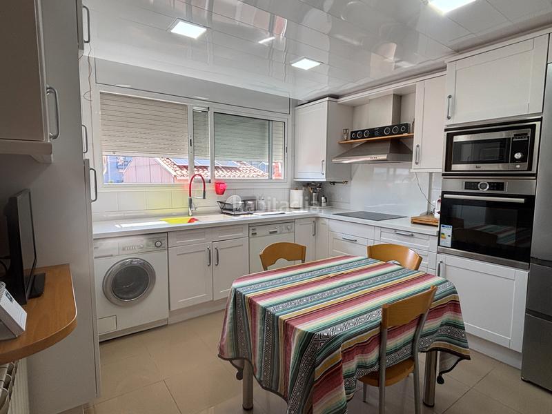 Foto bcc41d48-9007-4a4c-95d5-11ee13636049. Dúplex impecable duplex en el corazón de pere parres a dos minutos del centro con parquing incluido en Terrassa