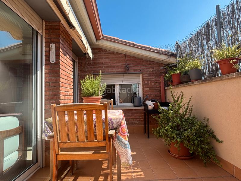 Foto c35f3b80-8d0d-432b-97f3-c653dcd19a37. Dúplex impecable duplex en el corazón de pere parres a dos minutos del centro con parquing incluido en Terrassa