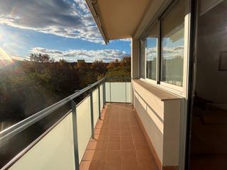 Pis a La Cogullada. Gran piso de 4 habitaciones con parquing a 5 minutos 200 metros