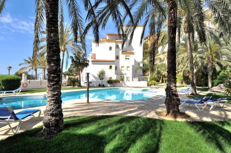 Foto 530f1f1d-c165-4a9b-8fce-5461b7603f9b. Àtic amb calefacció piscina a Mascarat Altea