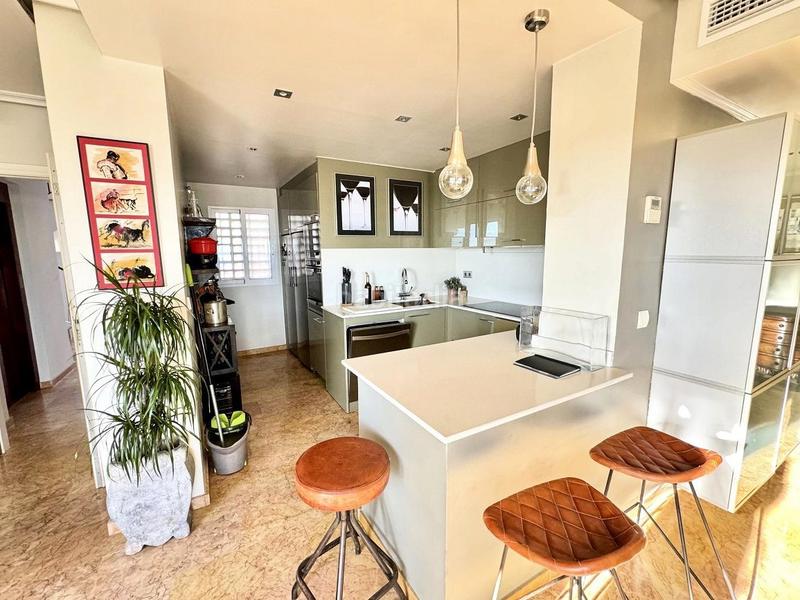 Foto 1600297f-d518-4fd0-93e9-2a8632719e4a. Rent penthouse with heating pool in Mascarat Altea