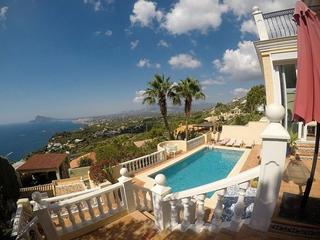 Casa en Altea Hills. Chalet en urbanización altea hills con vistas al mar