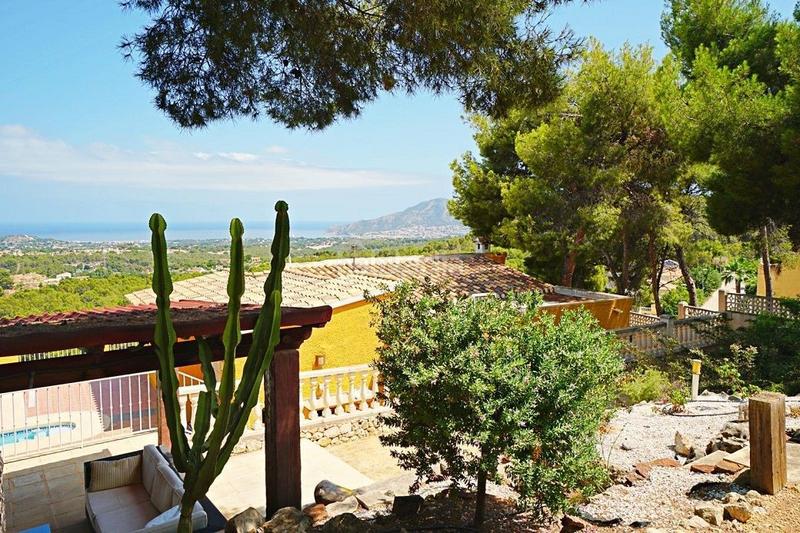 Foto eeb2f4f5-9e96-4579-9abb-6527bab70e0e. Casa encantador chalet en bello horizonte con vistas inigualables al mar en Nucia (la)