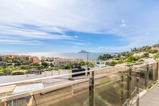 Apartment in Mascarat. Apartamento reformado con vistas al mar en mascarat, altea