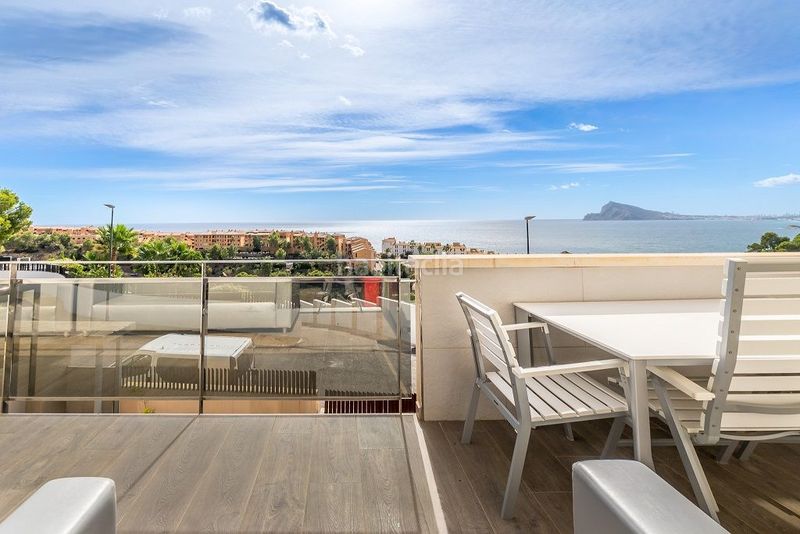 Foto cd3d6e39-801e-4e7c-acec-d2ab003920a8. Apartamento  reformado con vistas al mar en Mascarat, en Altea