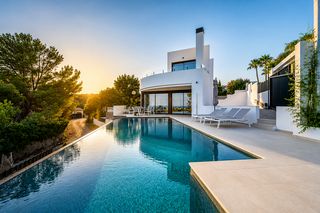 Chalet à Cala Advocat-Baladrar. Exclusiva villa mediterránea con vistas al mar en la fustera  be