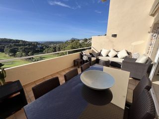 Duplex in Altea la Vella. Bungalow encima del golf con vistas al mar