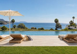 Casa adosada en Pueblo Español-Coveta Fumá. Exclusivas villas adosadas en primera linea de playa