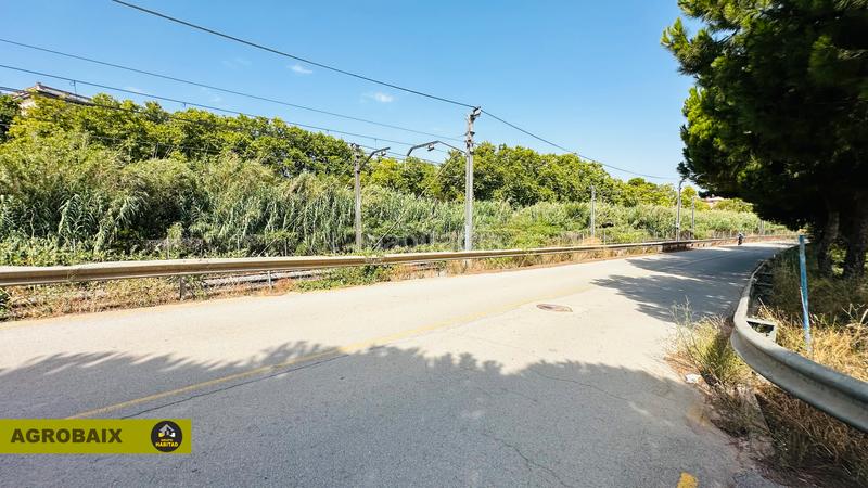 Foto 6cedc0d2-8ffb-42be-9443-e63ebea58423. Finca rústica extraordinaria ubicación en Ciutat Cooperativa-Molí Nou Sant Boi de Llobregat