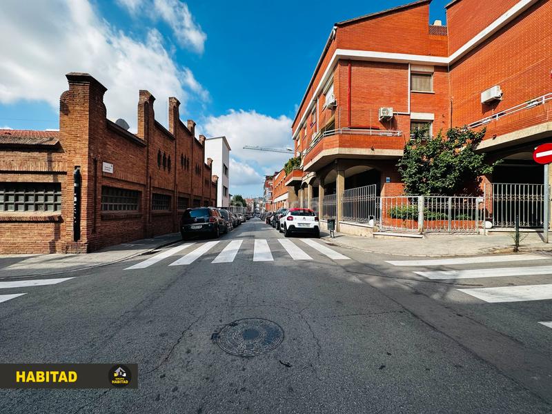 Foto 8047d232-b76a-4c4e-9ad5-7974c0e1d224. Alquiler local comercial excelente ubicacion en Vinyets-Molí Vell Sant Boi de Llobregat