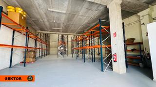 Nau industrial a Abrera. Junto a principales nudos viarios