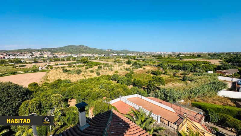 Foto 4a79605f-e56b-4dca-b1de-7a067e25a06c. Casa con camino parcheggio in Sant Vicenç dels Horts