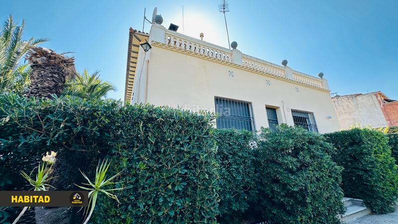 Foto a432101f-99ff-4453-b73d-b65df261e20f. Casa con camino parcheggio in Sant Vicenç dels Horts