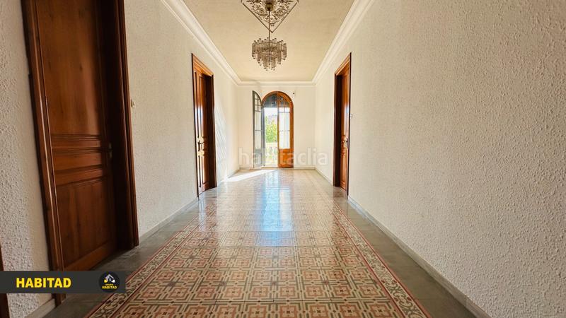 Foto f292f2ef-8a4d-43f2-9e34-1a68360f8303. Casa con camino parcheggio in Sant Vicenç dels Horts
