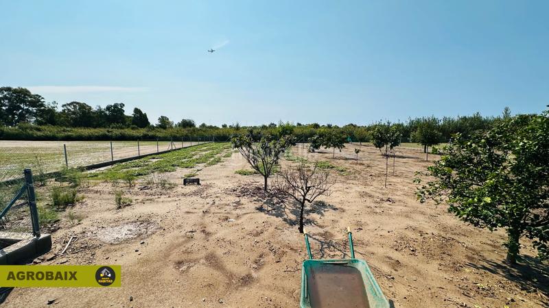 Foto 89a0db44-d6ac-4d72-a6f7-3d00df30205e. Finca rústica en avinguda del mar 2 en excelente ubicación en Gavà