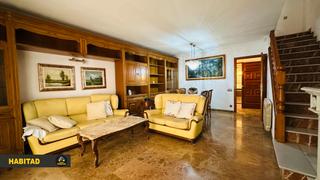 Casa adossada a Vinyets-Molí Vell. En excelente ubicación