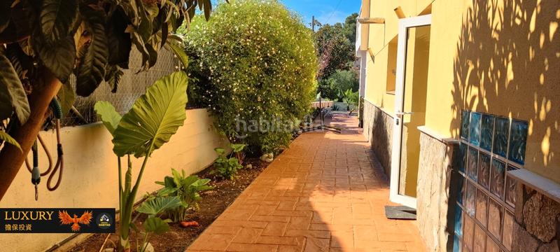 Foto 08e086f7-3a10-42c6-8be3-a683892c8a1b. Chalet with fireplace heating parking pool in costa Cunit - els jardins - els rosers Cunit