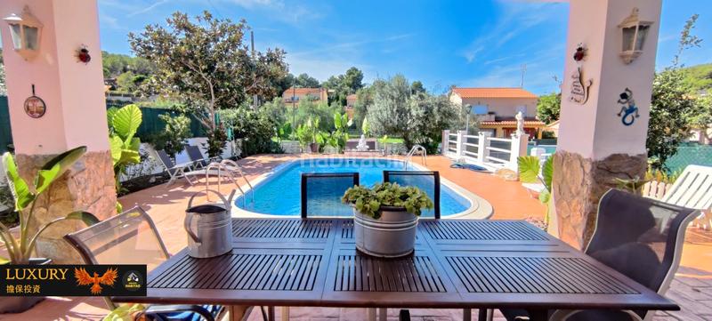 Foto 252791d2-2684-459a-a5fb-031c6ea8e795. Chalet with fireplace heating parking pool in costa Cunit - els jardins - els rosers Cunit