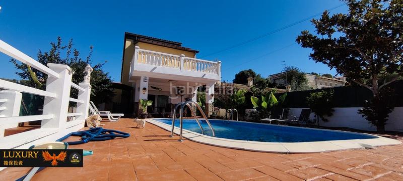 Foto d33ef53c-9c63-4f18-858b-2b2796c5963c. Chalet with fireplace heating parking pool in costa Cunit - els jardins - els rosers Cunit