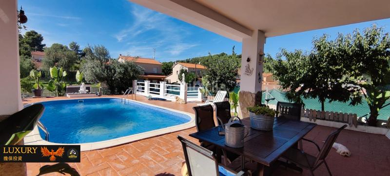 Foto e923c01a-bbe1-4d4a-bf53-17a0d81f57f4. Chalet with fireplace heating parking pool in costa Cunit - els jardins - els rosers Cunit