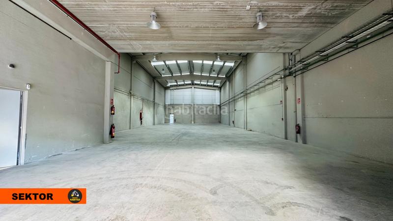 Foto f4fbe2ae-bea4-4a2d-bb55-ef24f38bce11. Miete fabrikhalle in Cervelló