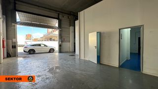 Alquiler Nave industrial  Carrer dandorra. En excelente ubicación