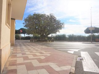 Pis a Carrer de moragas i barret 2. Piso a estrenar en primera lnea de mar. bajo con entrada indepe