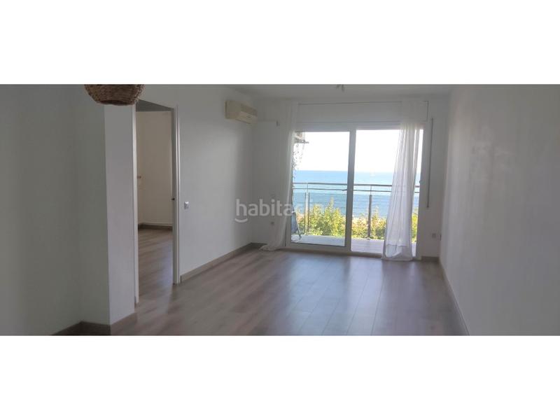 Foto c5de8c13-b9dc-497f-80e3-9a2caec1d3e4. Piso alquiler opción compra. piso en finca con ascensor, en primera línea de mar y con fachada recién reformada en Calella