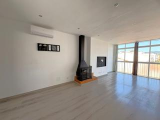 Appartement  N/a. Piso soleado en segunda línea de playa, cerca de la estación de