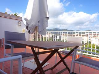 Pis  Calle tarragona. Ático dúplex reformado con terraza, parking, trastero y piscina