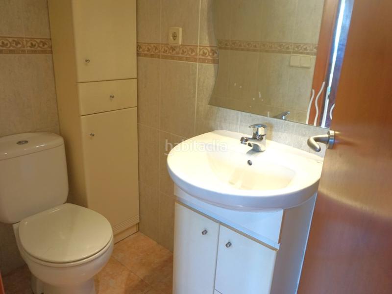 Foto 7b5a4031-b394-4504-8091-635973dae7c2. Piso  de 67 m del año 2003, bien conservado, con 2 habitaciones y 2 baños completos. en Pineda de Mar