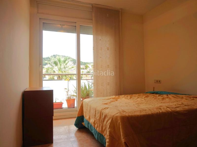 Foto b4f0b893-635c-4f1b-9b16-3d5a2718ed0e. Piso  de 67 m del año 2003, bien conservado, con 2 habitaciones y 2 baños completos. en Pineda de Mar